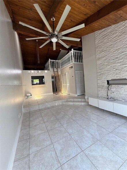 Building Photo - 2312 SW 81st Ave
