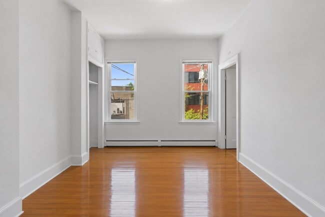 Building Photo - 86 Griffith St