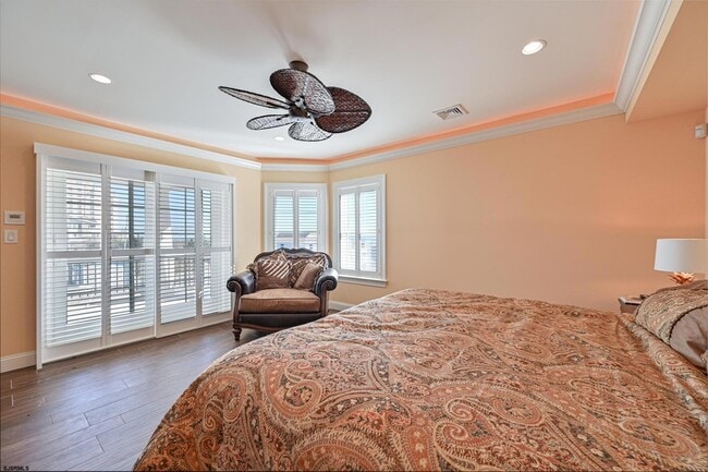 Building Photo - 400 17th St S