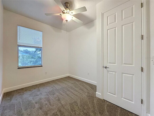 Building Photo - 2053 Green Oak Ct