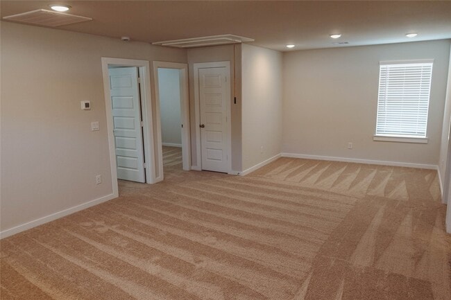 Building Photo - 16 Courageous Side Way