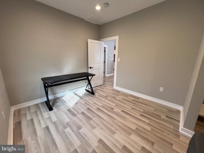 Building Photo - 33 Old US Hwy 1