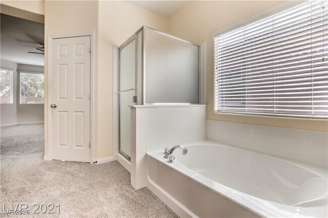 Building Photo - 2121 Silvereye Dr