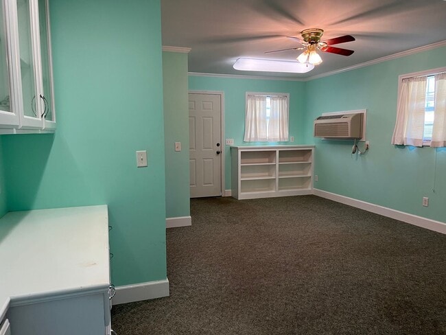 Building Photo - 3BR/2BA Available NOW- Napier Field