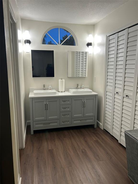 Building Photo - 947 Wages Way