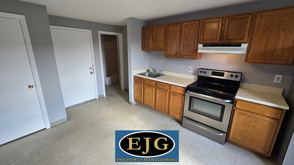 Building Photo - 26 Ledge St