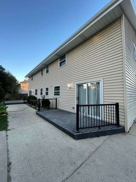 Building Photo - 5965 Teakwood Dr