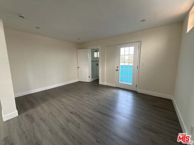 Building Photo - 915 Broadway St