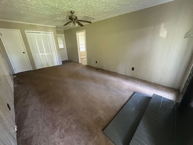 Building Photo - 205 Chesterfield Pl