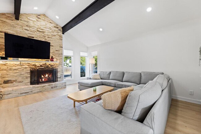 Building Photo - 5302 Woodmoor Dr
