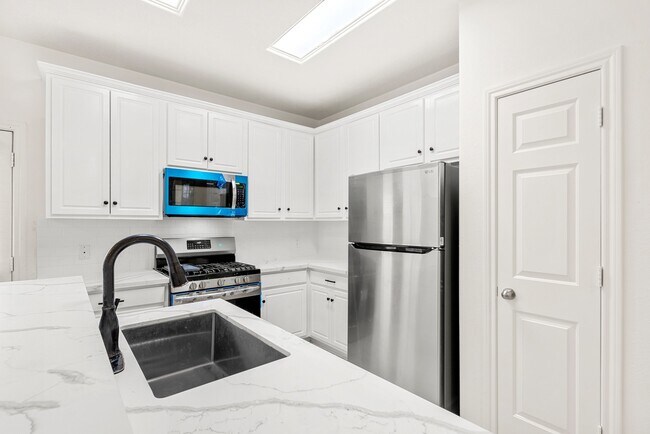 Building Photo - 8710 Thistlemoor Ln