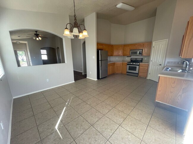 Building Photo - Great 3 Bedroom Home