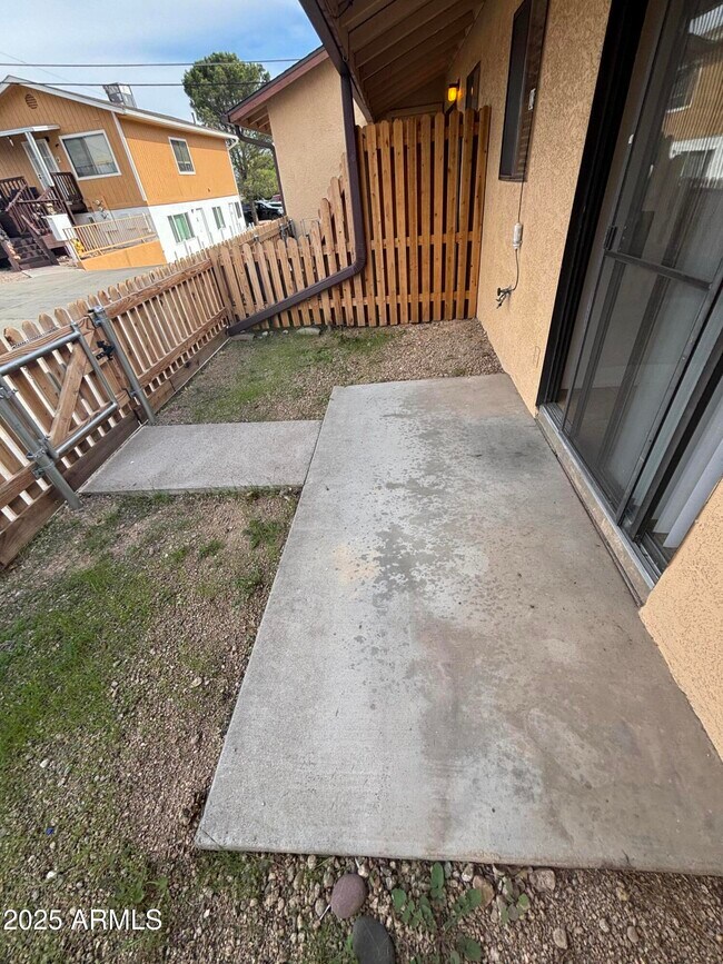 Building Photo - 840 S Main St