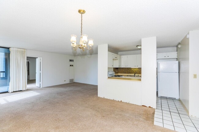 Building Photo - Aloha Towers - 2 bedroom, 2 bath corner unit with 1 covered parking stall