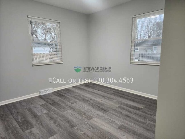 Building Photo - 2557 Edwin Ave