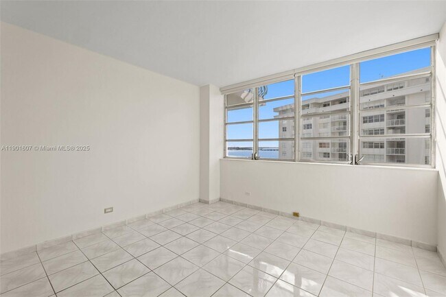 Building Photo - 1408 Brickell Bay Dr