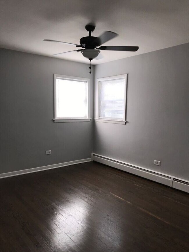 Building Photo - 10144 S Pulaski Rd