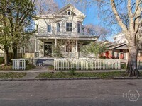 Building Photo - 208 W 35th St