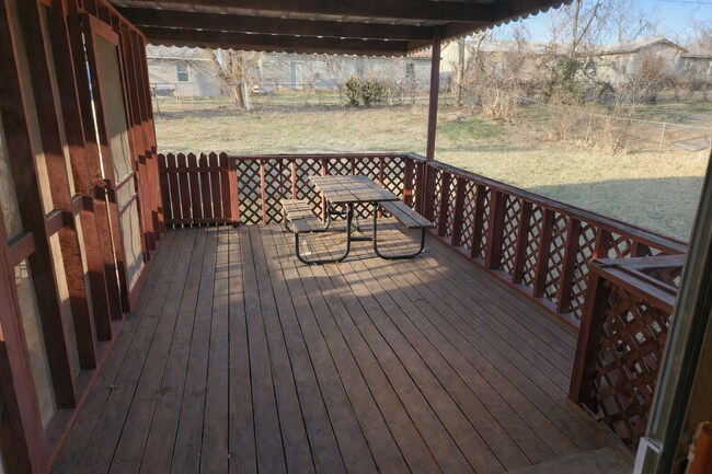 Building Photo - 1017 S Holly Dr