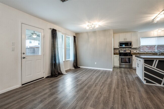 Building Photo - 5904 Mariposa Dr