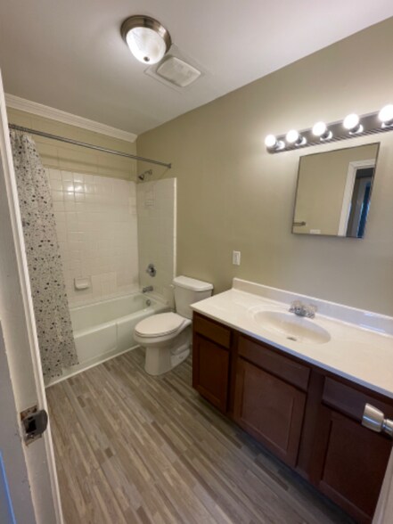 Building Photo - 1811 Marion Manor Dr