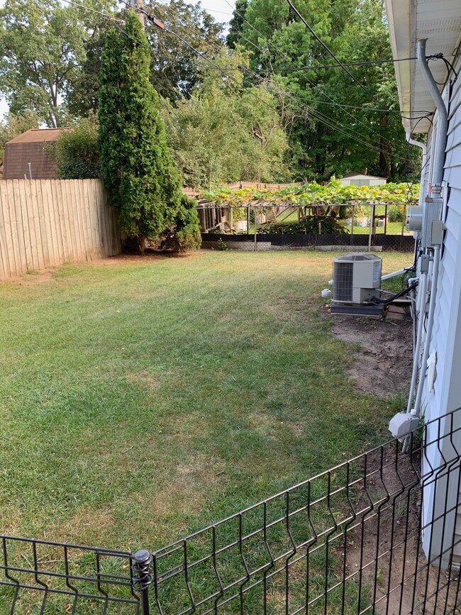 Back of house - 9356 Lamont St
