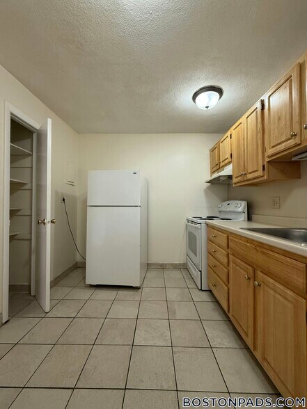 Building Photo - 84 Gardner St