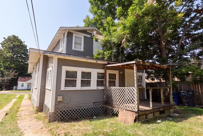 Building Photo - 628 Olive St