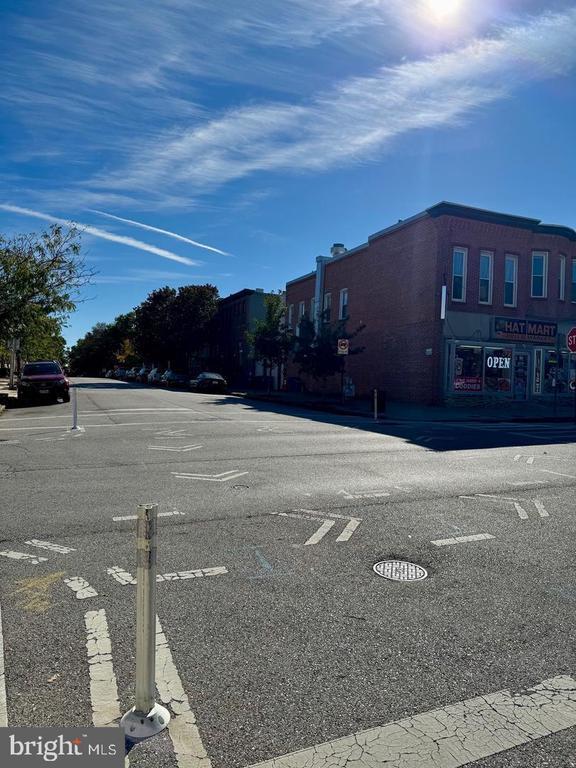 Building Photo - 445 E Fort Ave