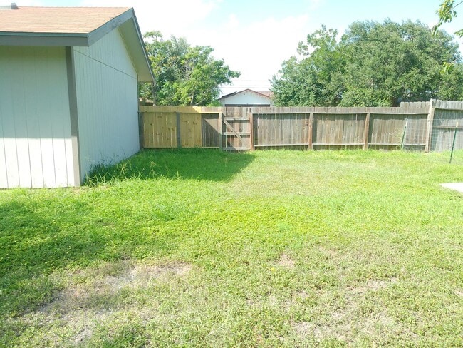 Building Photo - 1710 Sun Beam Dr