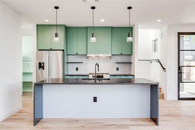 Building Photo - 1103 Cherico St