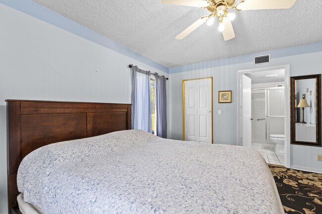 Building Photo - 1004 Green Pine Blvd