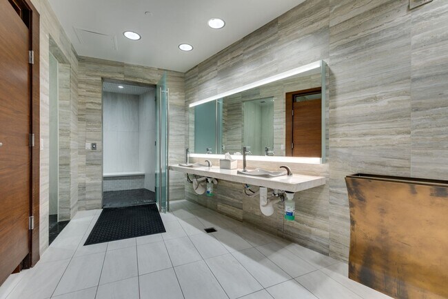 Building Photo - 4471 Dean Martin Dr
