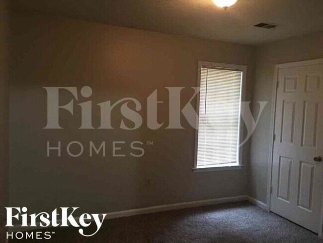 Building Photo - 6715 Valley Bend Dr