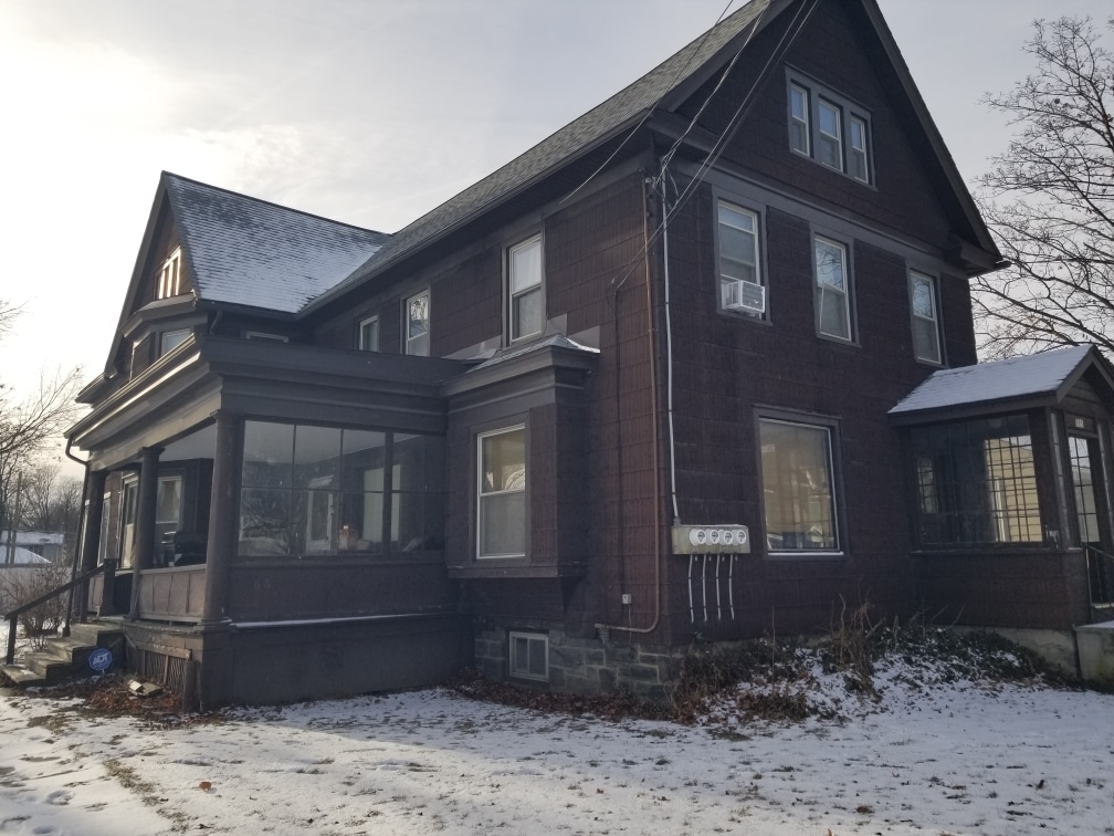 Building Photo - 661 Park Pl