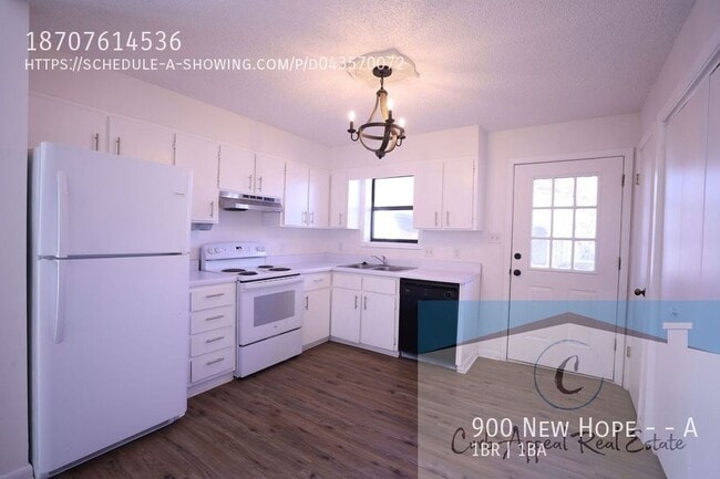 Building Photo - 900 New Hope Ln