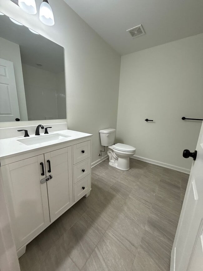 Building Photo - Beautiful ranch home