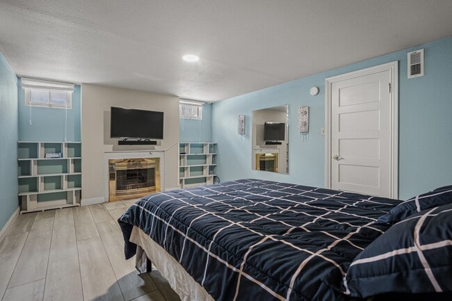 Building Photo - 720 N Foote Ave