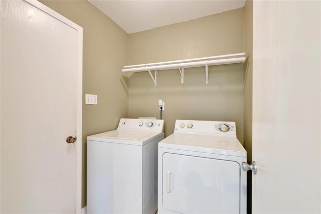Building Photo - 8413 Slant Oak Dr