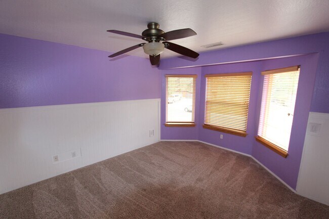 Building Photo - 2100 N Timberline Rd