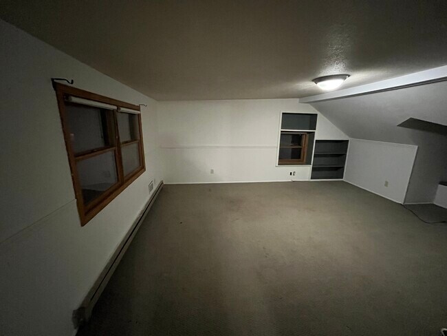 Building Photo - 215 Tyler Ave