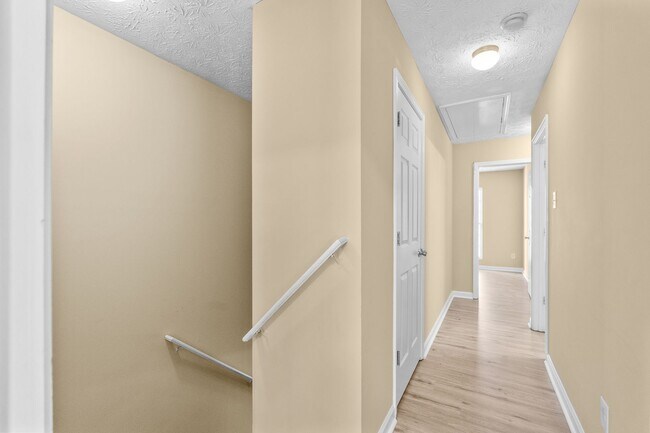 Building Photo - 3 Bedroom Townhome in Stonecrest!