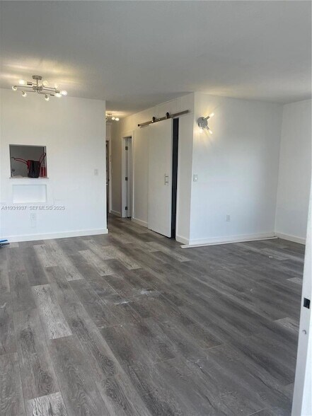 Building Photo - 400 Kings Point Dr