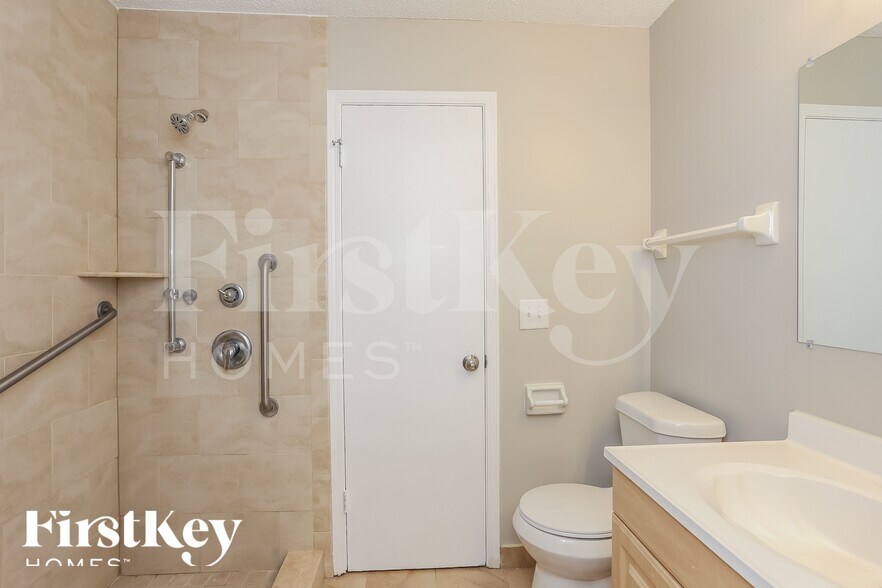 Building Photo - 1047 Cove Landing Dr