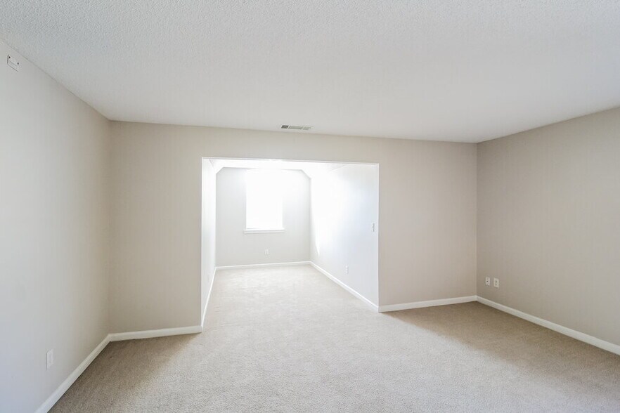 Building Photo - 1972 Bridgestone Cir