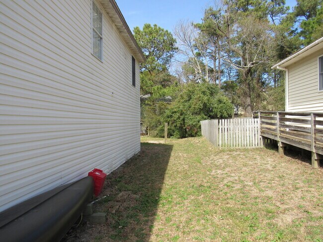 Building Photo - 142 Roanoke Dr