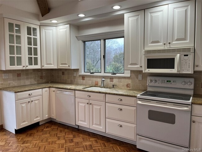 Building Photo - 43 Floyd Pl