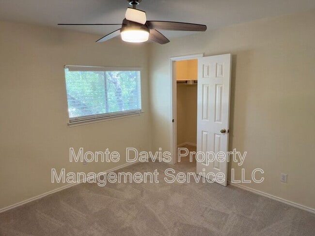 Building Photo - 1206 Devil Ridge