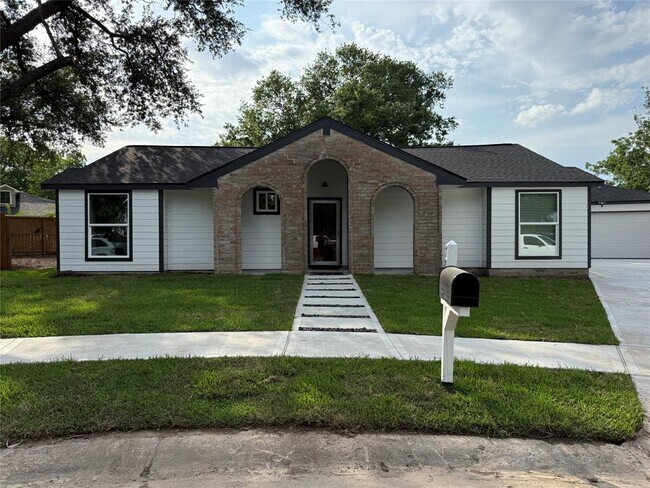 Primary Photo - 7026 Hidden Arbor Ln
