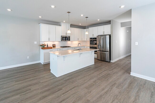 Building Photo - 2410 Lenox Dr